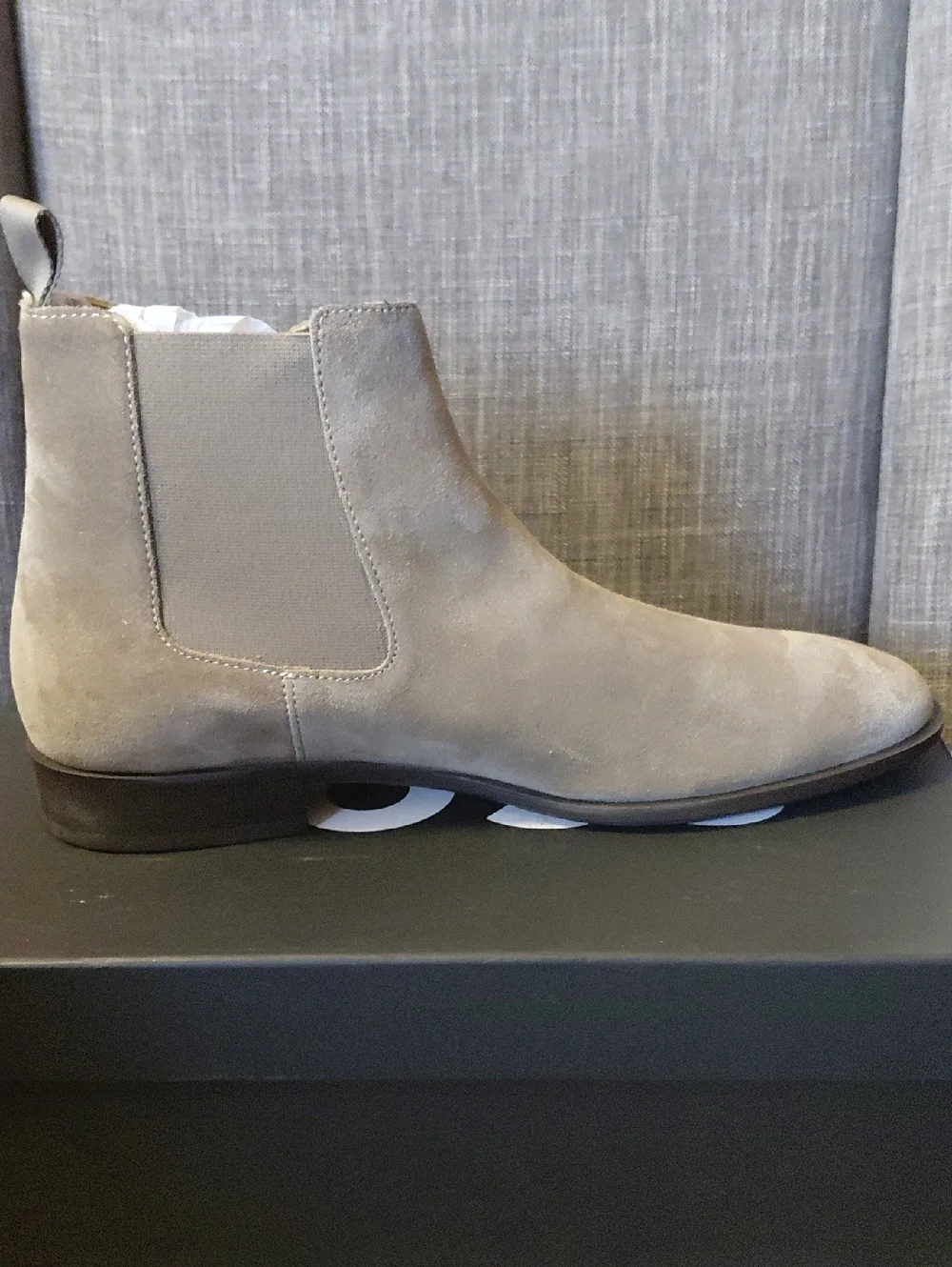 BOSS Men's Medium Beige Suede Chukka Chelsea Boots Size 9.5 US